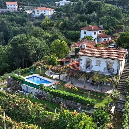 Casa Velha Holiday home Paradamonte